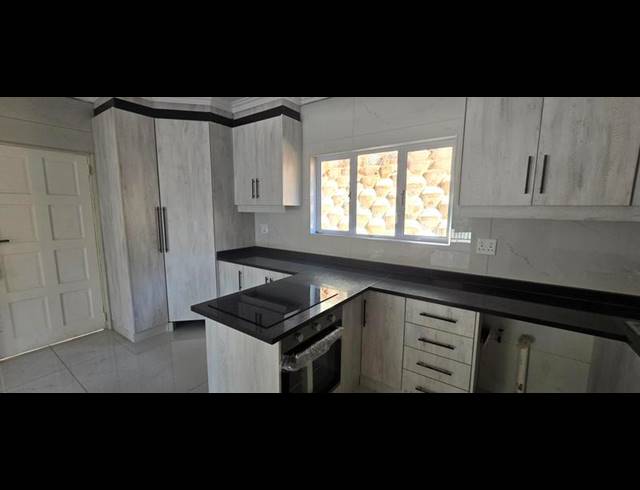 3 BEDROOM TOWNHOUSE FOR SALE IN MOUNT EDGECOMBE